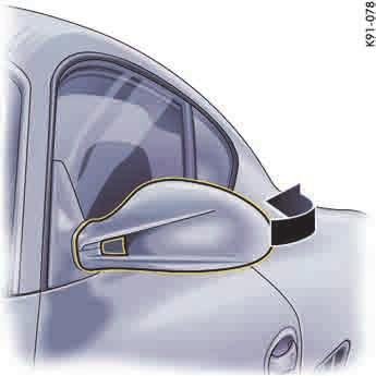 注意 在洗车装置中清洗车辆时, 存在损坏车门镜的风险 f 在使用洗车装置之前折合车门镜 调节车门镜 1. 开启点火装置 2. 通过旋转控制开关 A, 选择驾驶员侧或乘客侧 3.