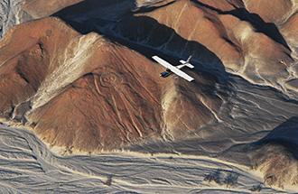 那斯卡 - 伊卡沙漠綠洲 那斯卡神祕大地畫 探索伊卡沙漠綠洲 今日上午前往印加前的那斯卡文明地域, 那斯卡線被考証約存在於西元前 2000 年至西元六百年,